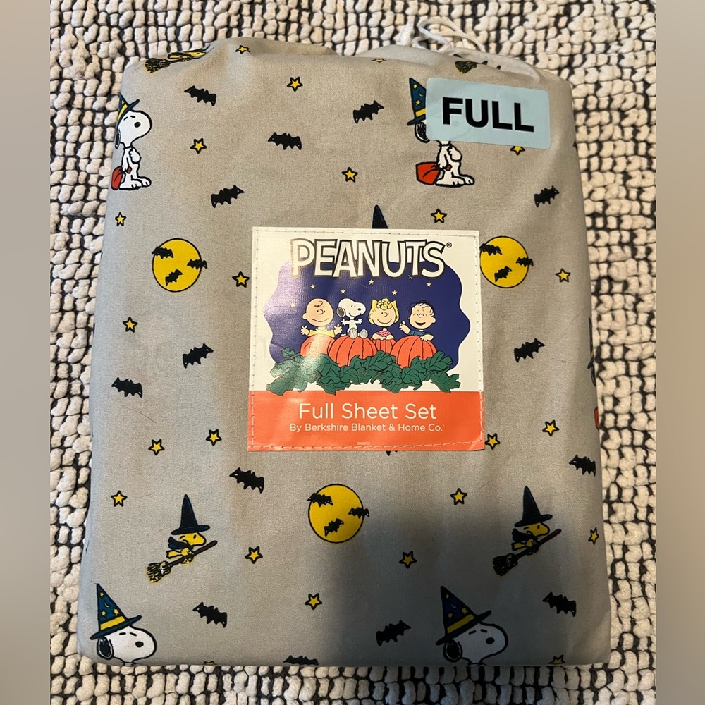 Peanuts Gray Halloween Snoopy Full Sheet Set